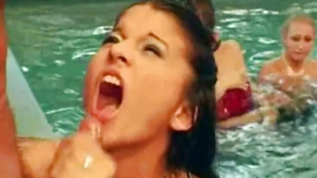 XXX χωρίς εγγραφή  Σκυλάκι στυλ σε κάλτσες βιντεο σεχ δορεαν