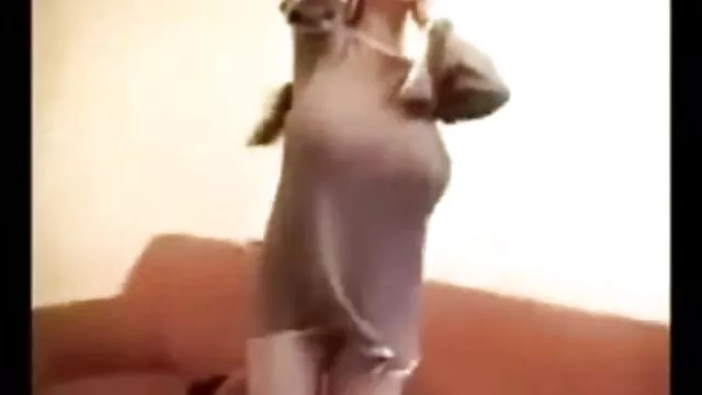 XXX χωρίς εγγραφή  Πρωκτικό σεξ σε ένα ιδιωτικό σπίτι σεξ βιντεο με γριεσ ρωσική ζευγάρια που είναι ήδη παντρεμένοι