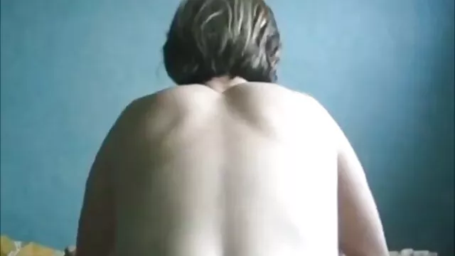 XXX χωρίς εγγραφή  Ένας τύπος μελαχρινή στην βιντεο σεξ κουζίνα