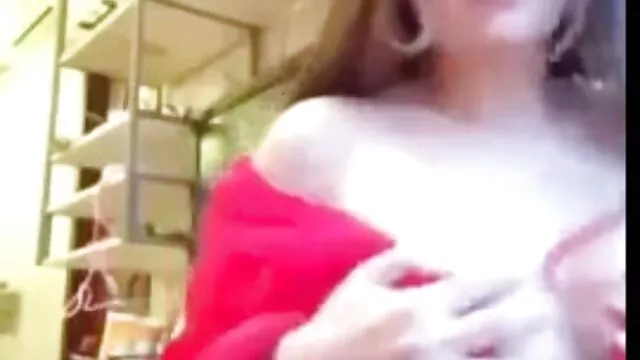 XXX χωρίς εγγραφή  Ερασιτεχνικό τραβεστι σεξ βιντεο πορνό με ένα σέξι κορίτσι